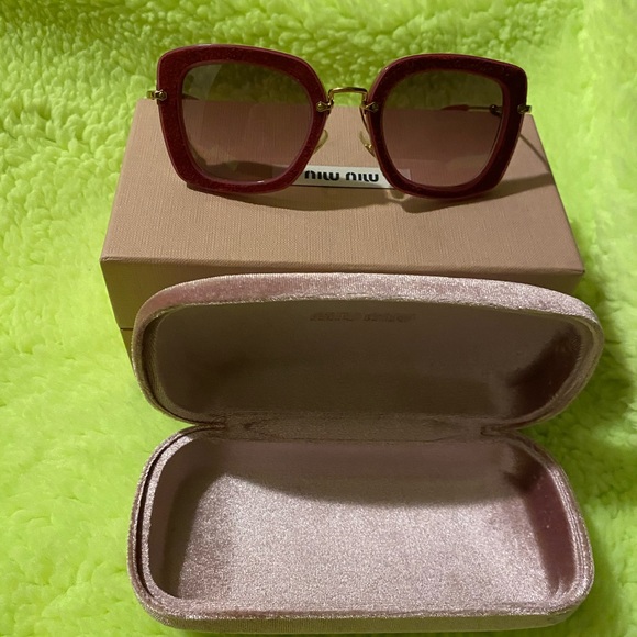 Miu Miu Raspberry Suede Gradient round sunglasses - Picture 2 of 4